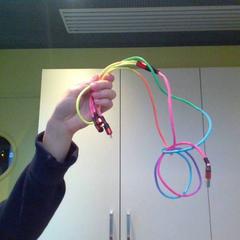 服 vetements + cable téléphoe がiLostで MEININGER Hotel Lyon Centre Berthelot によって報告されました