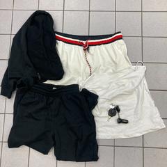 Roba Black and White, segons ha informat Ramada by Wyndham Amsterdam Airport Schiphol mitjançant iLost