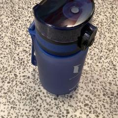 Garrafa para beber bottle, como reportado por MEININGER Hotel Berlin "Mitte" Humboldthaus utilizando o iLost