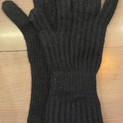 Gants handachoe, a été signalé par Pathé Arnhem utilisant iLost