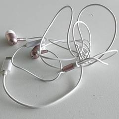 Elektronika - Oortjes, zgłoszono przez Regio Limburg - Leuven przy użyciu iLost