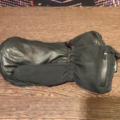 Guantes zwart - 270126 RAYE1, ha sido reportado por Ziggo Dome con iLost