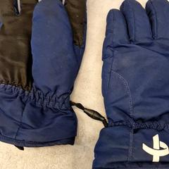 Hansker, som rapportert av IKEA Malmö ved bruk av iLost