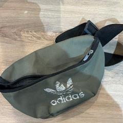Bum poltsa Groen Adidas, gisa salatu by Gemeente Zevenaar iLost erabiliz