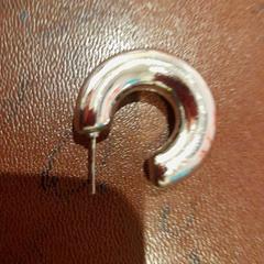 Boucle d'oreille argenté, a été signalé par TCL utilisant iLost