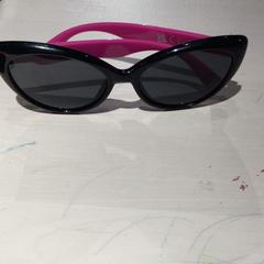 Gafas de sol Lolstyle zwart roze, ha sido reportado por IKEA Wilrijk con iLost