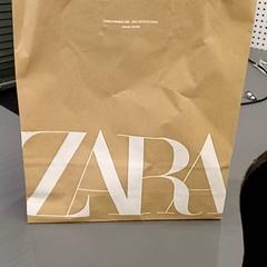 Busta di carta ZARA, come riportato da Qbuzz GD Groningen HS utilizzando iLost