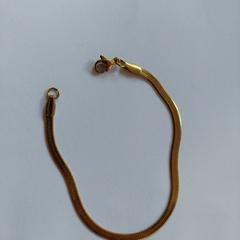 Goudkleurig armbandje، كما تم الإبلاغ عنه عبر iLost