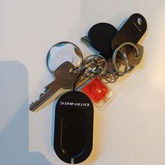 Chaveiro incl druppel en garagedeur-opener, segundo informou Gemeente Heusden usando iLost