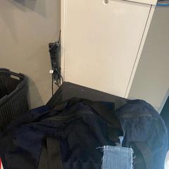 Bossa esportiva black, blue bag holder name, segons ha informat Leonardo Hotel Amsterdam Rembrandtpark mitjançant iLost