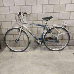 Fiets blauw met zilveren details Oxford, zoals gemeld door Gemeente Stekene met iLost