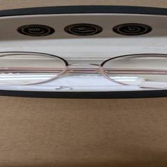 Etui à lunettes avec lunettes briller, a été signalé par IKEA Forus utilisant iLost