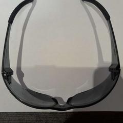 Lunette de soleil noire, as reported by TCL using iLost