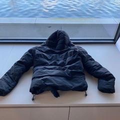 Casaco, como reportado por Regio West-Vlaanderen utilizando o iLost