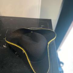 Hatt black, rapporterat av Leonardo Hotel Amsterdam Rembrandtpark med iLost