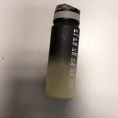 Botella para beber, ha sido reportado por Regio West-Vlaanderen con iLost