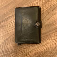 Portefeuille, gisa salatu by MEININGER Hotel Marseille Centre la Joliette iLost erabiliz