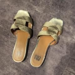 Sandal, as reported by Van der Valk Hotel Haarlem using iLost
