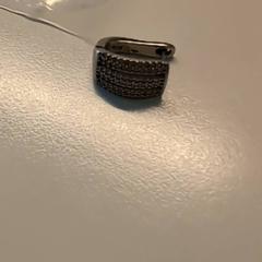 Náušnica & Piercing, ako bolo nahlásené Ziekenhuis Oost-Limburg pomocou iLost