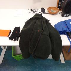 Versch 1.Tas 2.Handschoen 3.Trui 4.Paraplu, som rapportert av Vrije Universiteit Brussel (VUB) ved bruk av iLost