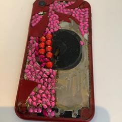 Iphone Defect rood XR, amint azt Gemeente Amsterdam - Bureau Gevonden Voorwerpen az iLost segítségével jelentette.