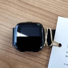 Okos óra, amint azt Connexxion Amstelland-Meerlanden Schiphol Noord az iLost segítségével jelentette.