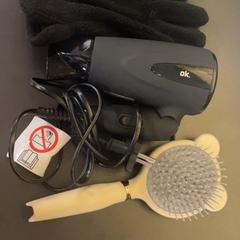 Gloves & Hair dryer Black, as reported by MEININGER Hotel Dresden Zentrum using iLost