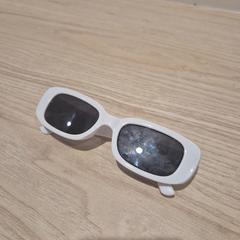 Bril vita, zoals gemeld door IKEA Kållered met iLost