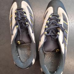 Schoenen, as reported by Rotterdam The Hague Airport using iLost