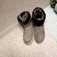 Topánka, ako bolo nahlásené Mövenpick Hotel Amsterdam City Centre pomocou iLost