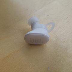 Wit JBL oordopje an iLost gemeldet