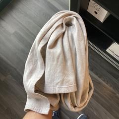 스카프 Beige, iLost를 사용하여 MEININGER Hotel Berlin Central Station에 보고됨