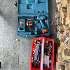 Makita accuboormachine en gereedschap, iLost-i jakinarazi zaion moduan