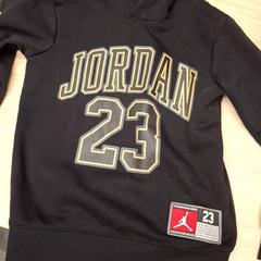 Sweter, zgłoszono przez IKEA Montpellier przy użyciu iLost