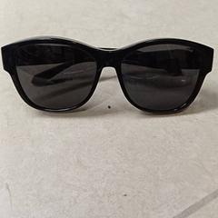 Des lunettes de soleil Zwart, a été signalé par Qbuzz GD Groningen Peizerweg utilisant iLost