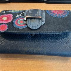 Peněženka Seghieri, jak nahlášeno Gemeente Amsterdam - Bureau Gevonden Voorwerpen pomocí iLost