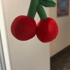 Brelok do kluczy Cherries, zgłoszono przez Pathé Nijmegen przy użyciu iLost