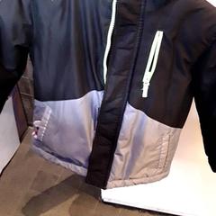 Jaqueta infantil Zwart met grijs, segons ha informat EBS Tramplein mitjançant iLost