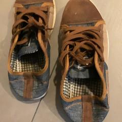 Zapatos, ha sido reportado por MEININGER Hotel Heidelberg Hauptbahnhof con iLost