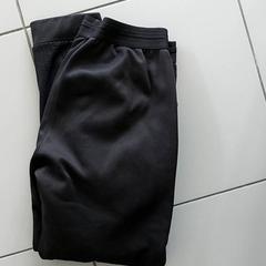 Kleding - Training broek, jak nahlášeno Centraal magazijn pomocí iLost