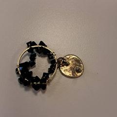 ブレスレット, イヤリング & 指輪 がiLostで Breda University of Applied Sciences Mgr. Hopmansstraat によって報告されました