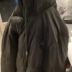 Bunda Black poofy jacket, ako bolo nahlásené MEININGER Hotel Copenhagen pomocou iLost