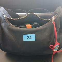 핸드백 Zwarte handtas - blauw 24 (Vermeiren), iLost를 사용하여 Rock Werchter에 보고됨