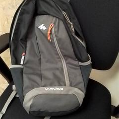 Zaino QUEUEUNE, come riportato da ilévia utilizzando iLost