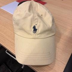 Czapka Beige, zgłoszono przez Feyenoord Rotterdam przy użyciu iLost