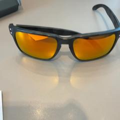 Sonnenbrille Black with orange lenses, gemeldet von MEININGER Hotel Amsterdam Amstel über iLost