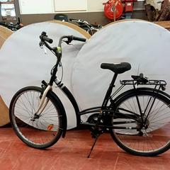 Vélo b-twin Zwarte damesfiets, a été signalé par Fietsdepot Hasselt utilisant iLost