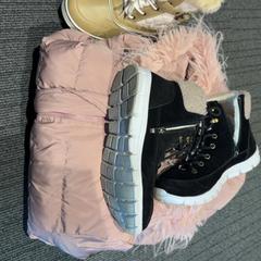 Zapato & Chaqueta, ha sido reportado por Inntel Hotels Amsterdam Landmark con iLost