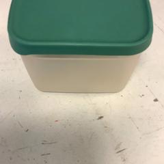 Tupperware, segundo informou Artis usando iLost