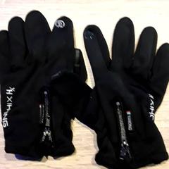 Luvas, segundo informou EBS Tramplein usando iLost